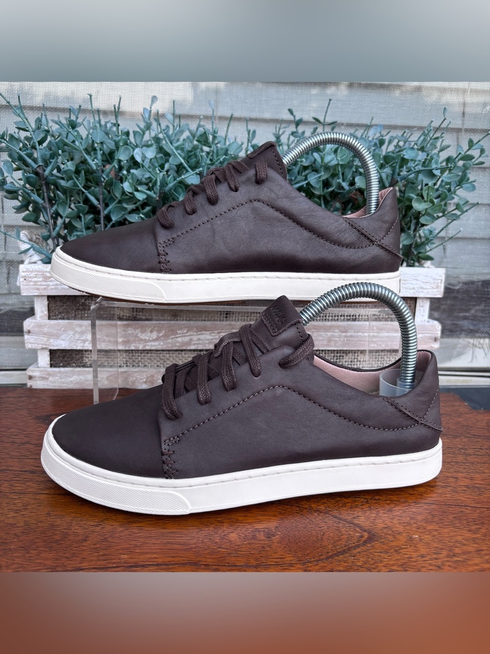 OluKai Pehuea Lī 'Ili Women’s Leather Sneakers